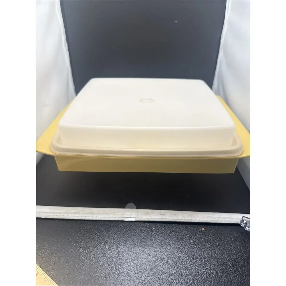 Vintage Tupperware Deviled Egg Keeper Carrier Tray Container Harvest Gold 723